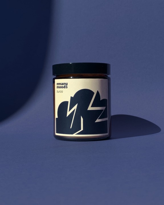 nietypowa świeca sojowa o intrygującym zapachu