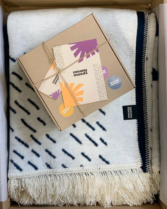 duży zestaw koc i cztery świece sojowe